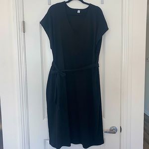 Old Navy V-Neck Shirt Sleeve Belted Black Ribbed Midi Dress
